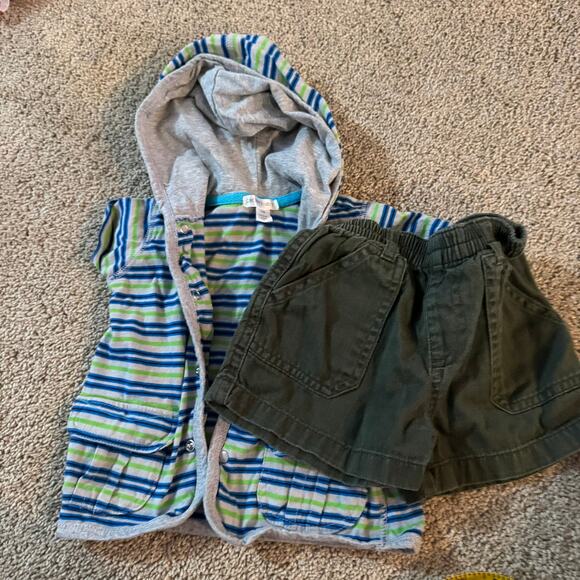 DKNY Baby Button Down Hoodie Top & Green Shorts Baby Boy Size 6 - 9 Months - Picture 1 of 7